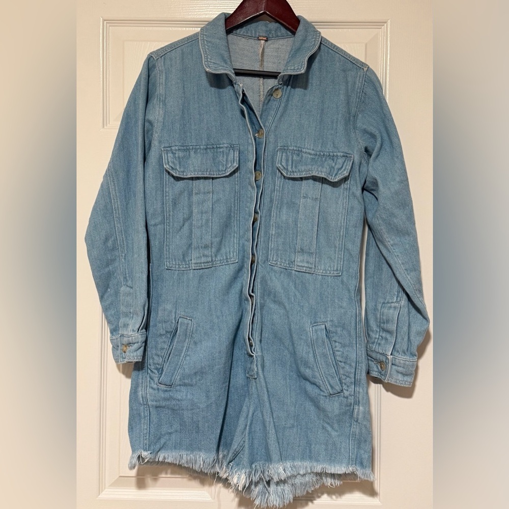 Women’s Free people denim long sleeves romper Size Small Frayed Hem